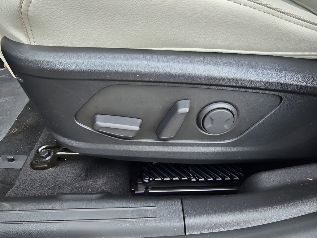 New 2026 Hyundai Tucson Limited image 16