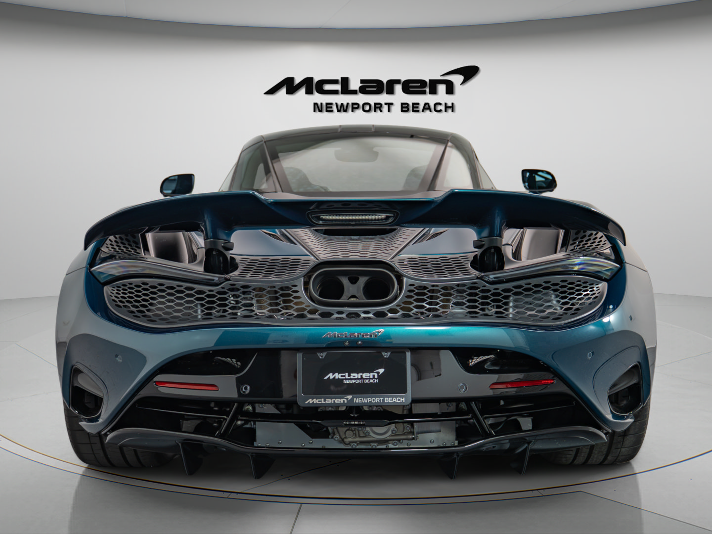Used 2024 McLaren 750S RWD image 3