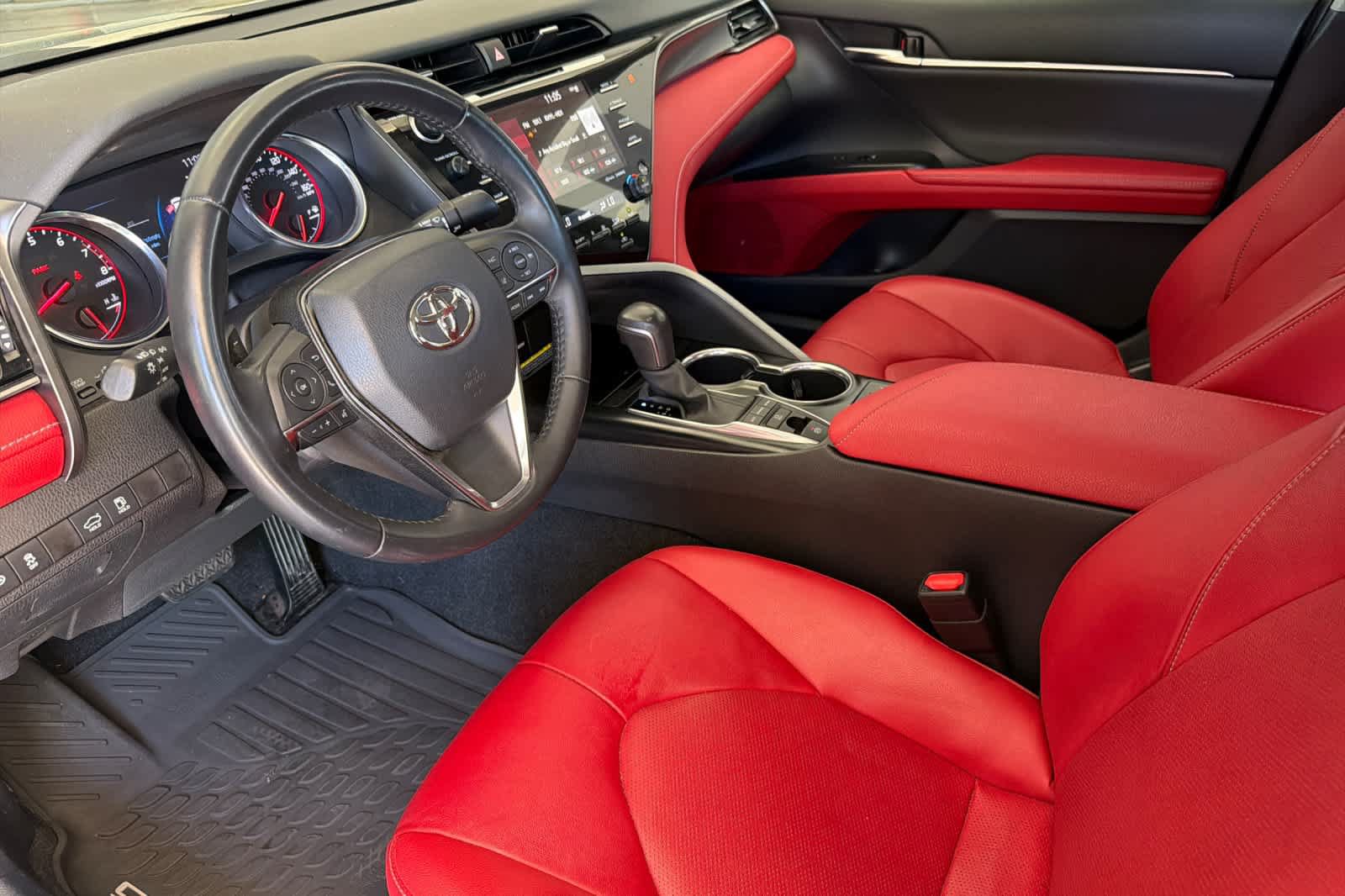 Used 2020 Toyota Camry XSE FWD image 11