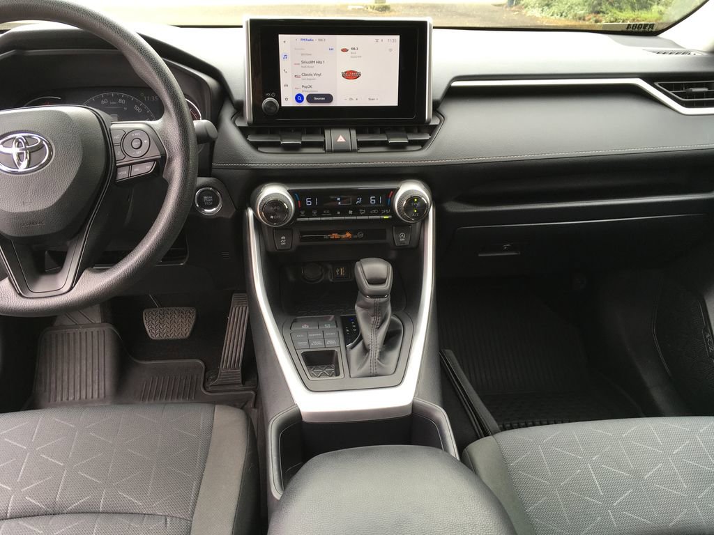 Used 2025 Toyota RAV4 XLE AWD/4WD image 22