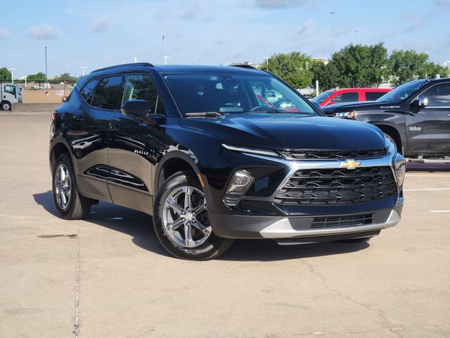 Used 2024 Chevrolet Blazer LT w/ Convenience Package FWD image 2