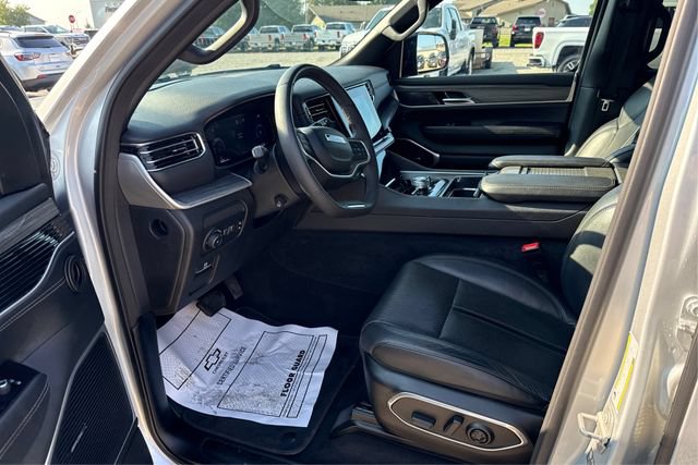 Used 2024 Jeep Wagoneer L Series III w/ Flexible Seating Group AWD/4WD image 9