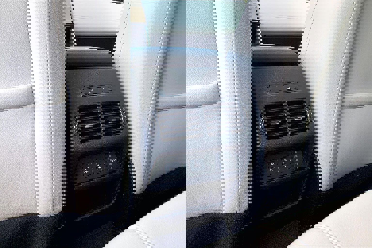 Used 2024 Land Rover Discovery Sport S image 34