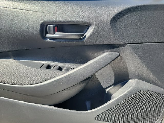 Used 2025 Toyota Corolla LE FWD image 14