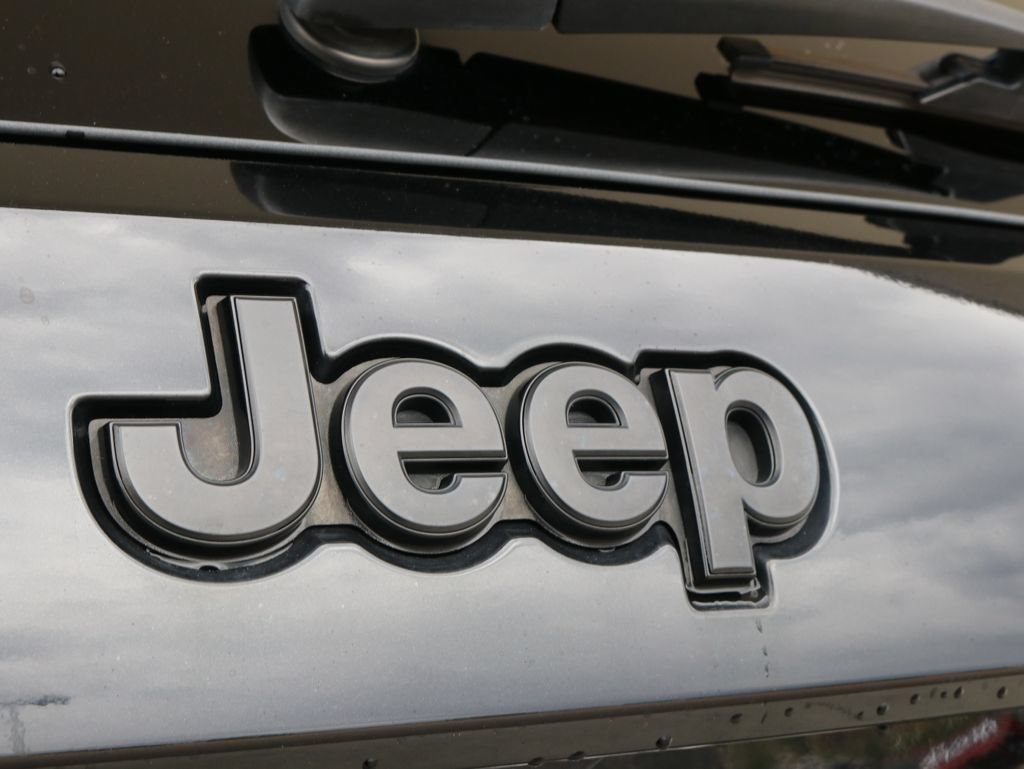 Used 2019 Jeep Grand Cherokee SRT w/ Trailer Tow Group IV AWD/4WD image 36