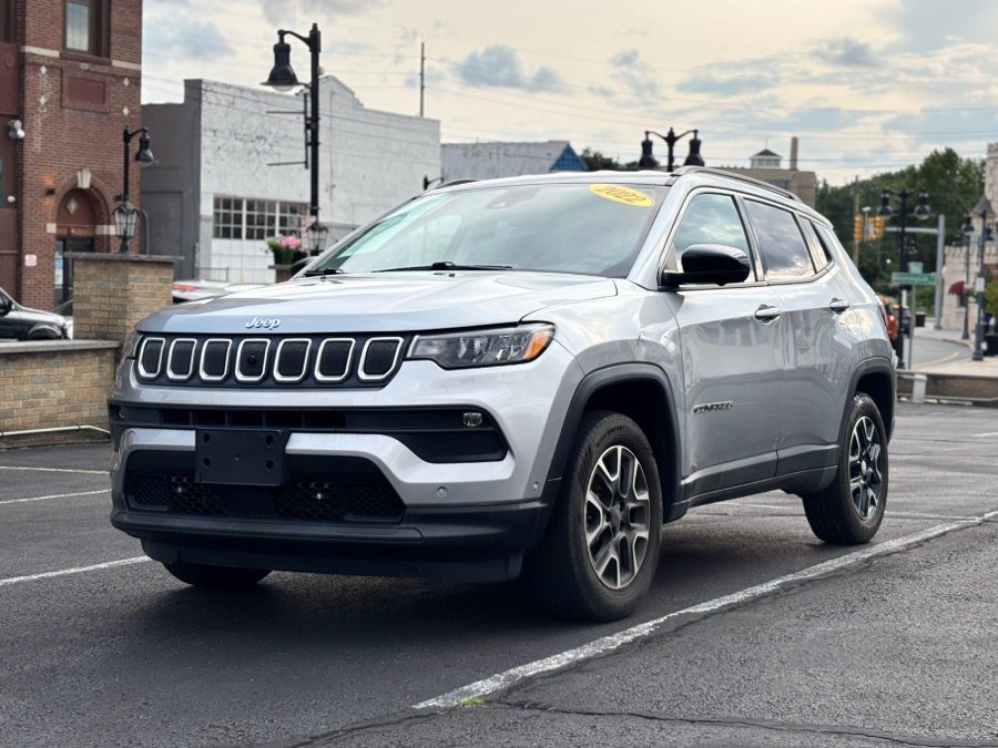 Used 2022 Jeep Compass Latitude w/ Convenience Group AWD/4WD image 1