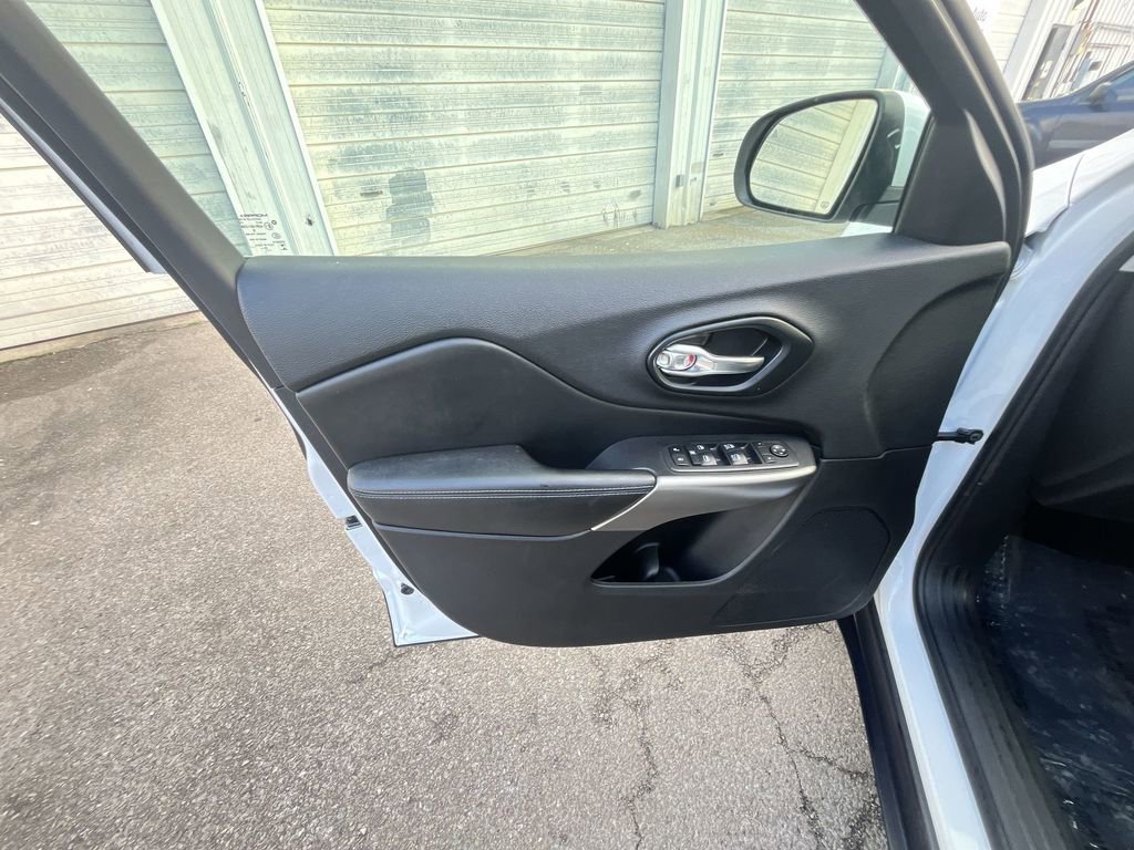 Used 2021 Jeep Cherokee Latitude Plus image 13