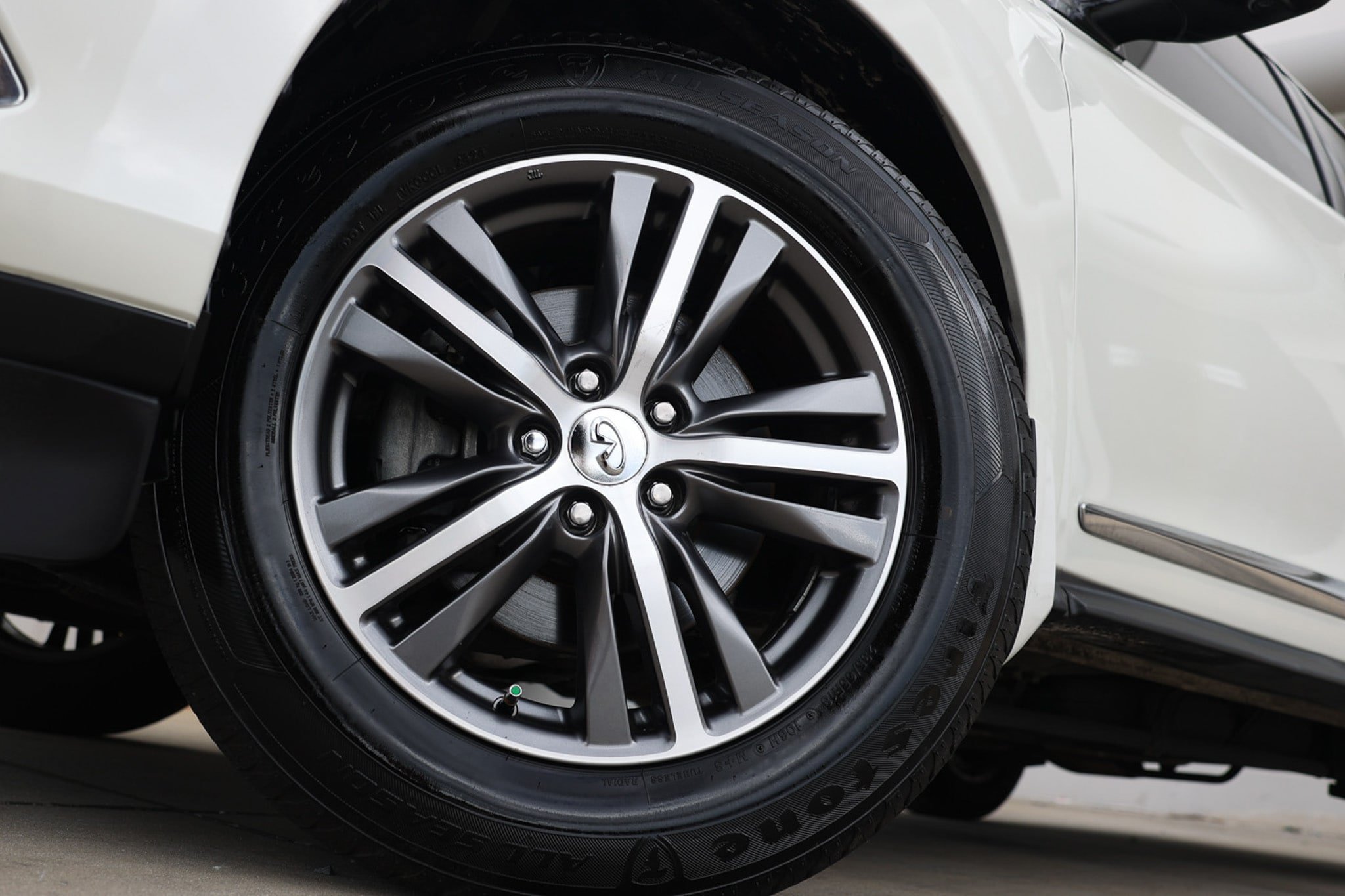 Used 2019 INFINITI QX60 Luxe w/ Essential Package FWD image 29