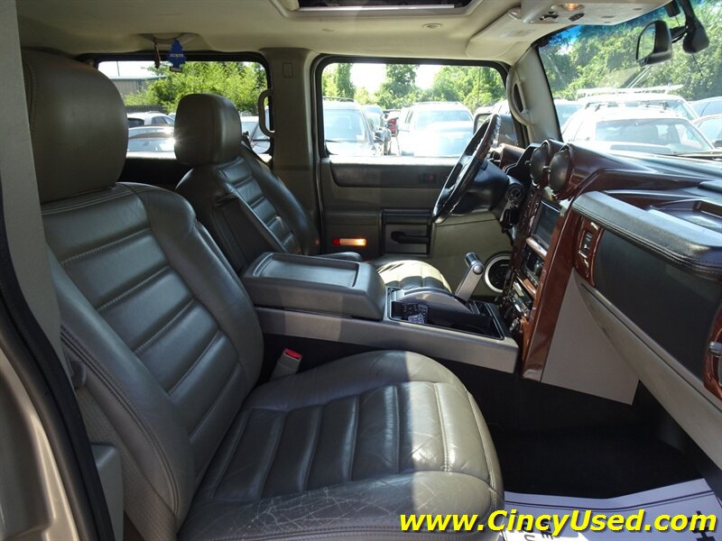Used 2004 HUMMER H2 w/ Preferred Equipment Group AWD/4WD image 19