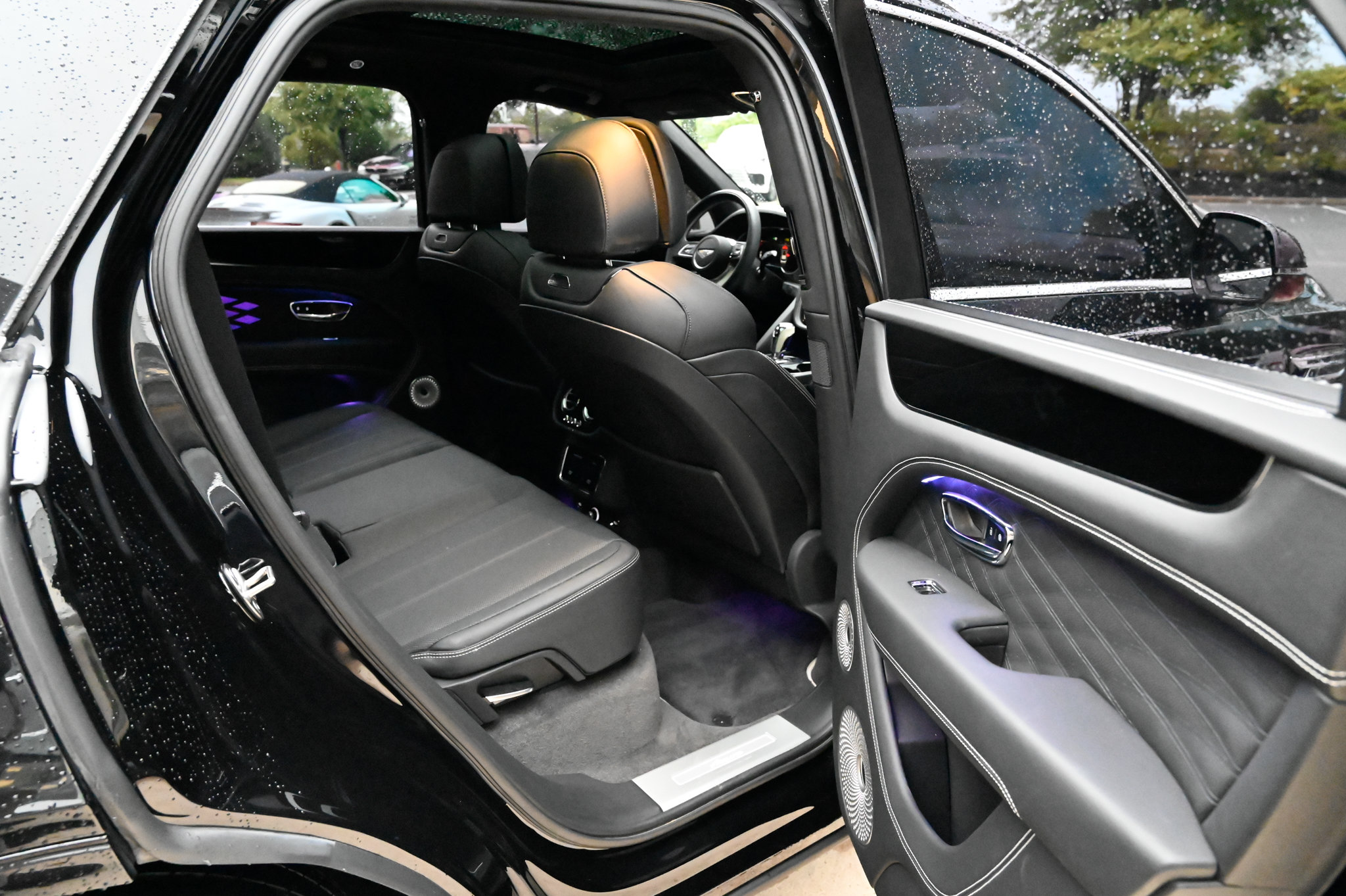 Used 2025 Bentley Bentayga AWD/4WD image 48