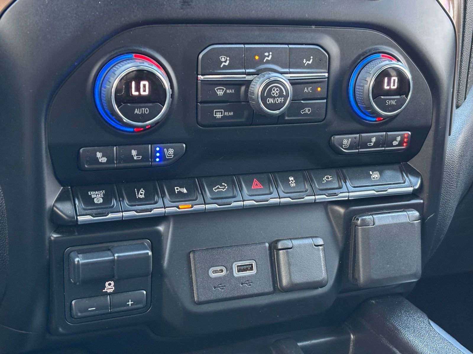 Used 2021 Chevrolet Silverado 3500 High Country image 27