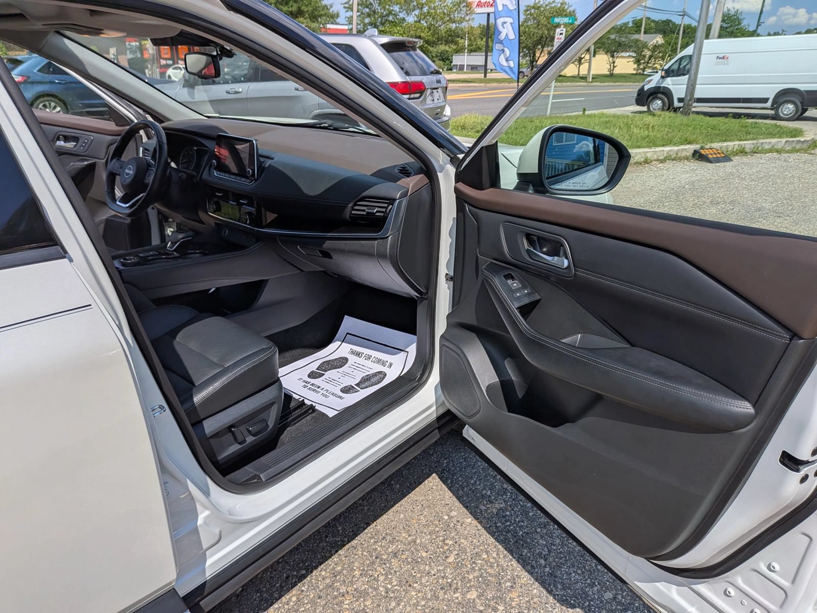 Used 2023 Nissan Rogue SL AWD/4WD image 41