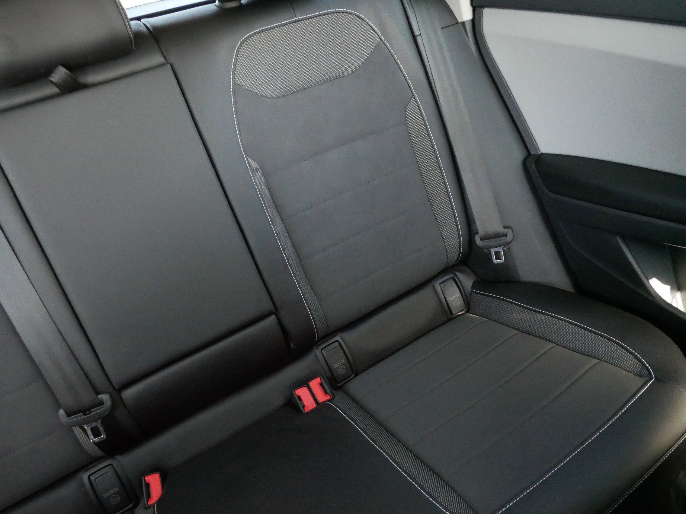 Used 2023 Volkswagen Taos SE w/ Panoramic Sunroof Package image 14