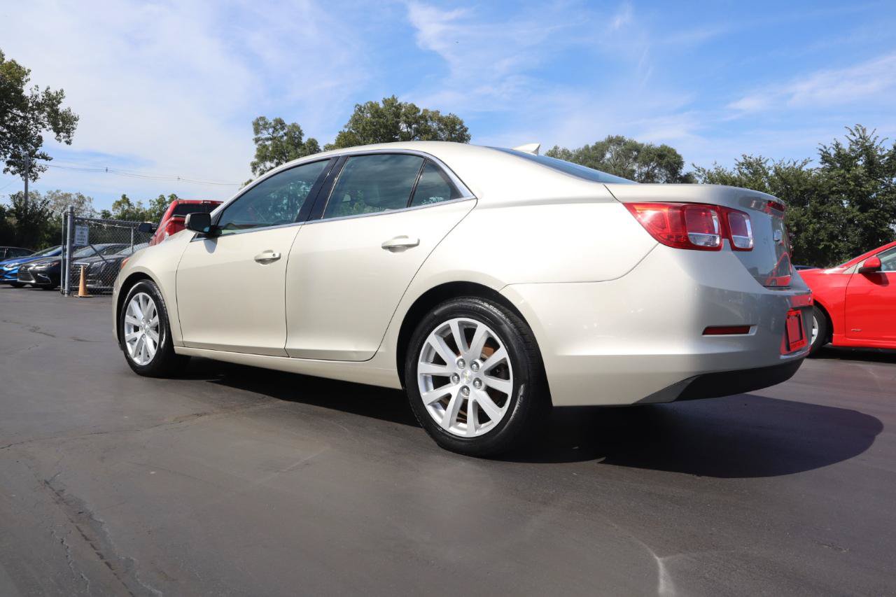 Used 2015 Chevrolet Malibu LT FWD image 3