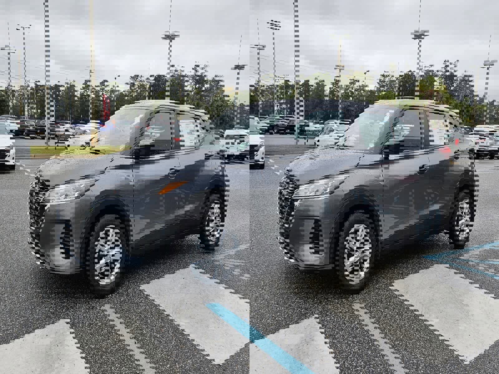 New 2025 Nissan Kicks Play S image 2