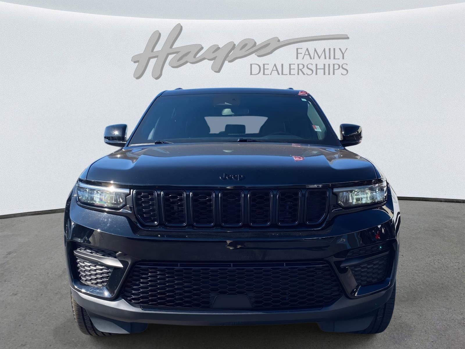 Certified 2024 Jeep Grand Cherokee Altitude image 35