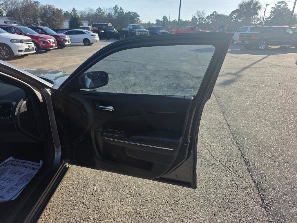 Used 2013 Dodge Charger SE RWD image 10