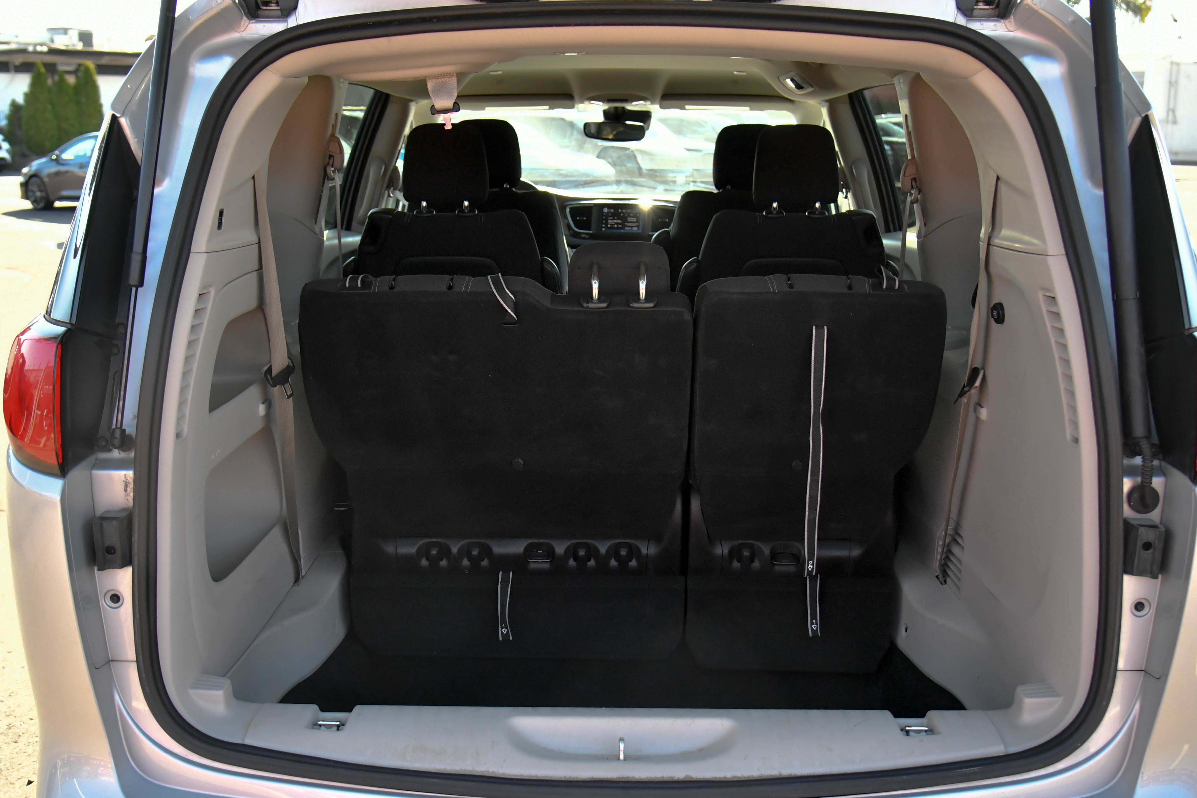 Used 2023 Chrysler Voyager LX FWD image 41