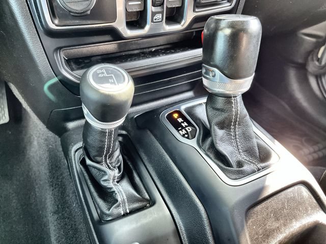 Used 2022 Jeep Gladiator Overland w/ Popular Equipment Package AWD/4WD image 22