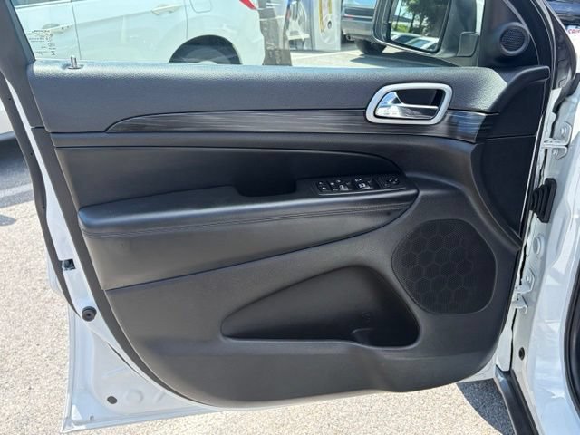 Used 2020 Jeep Grand Cherokee Laredo AWD/4WD image 12
