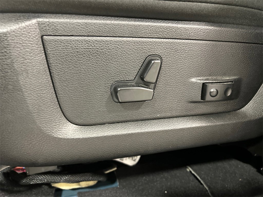 Used 2024 RAM 2500 Big Horn w/ Bed Utility Group image 18