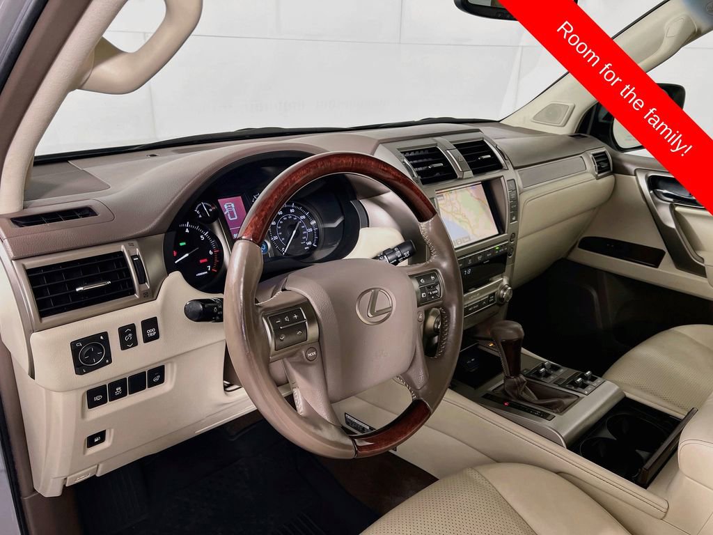 Used 2017 Lexus GX 460 Luxury w/ Preferred Accessory Package AWD/4WD image 9
