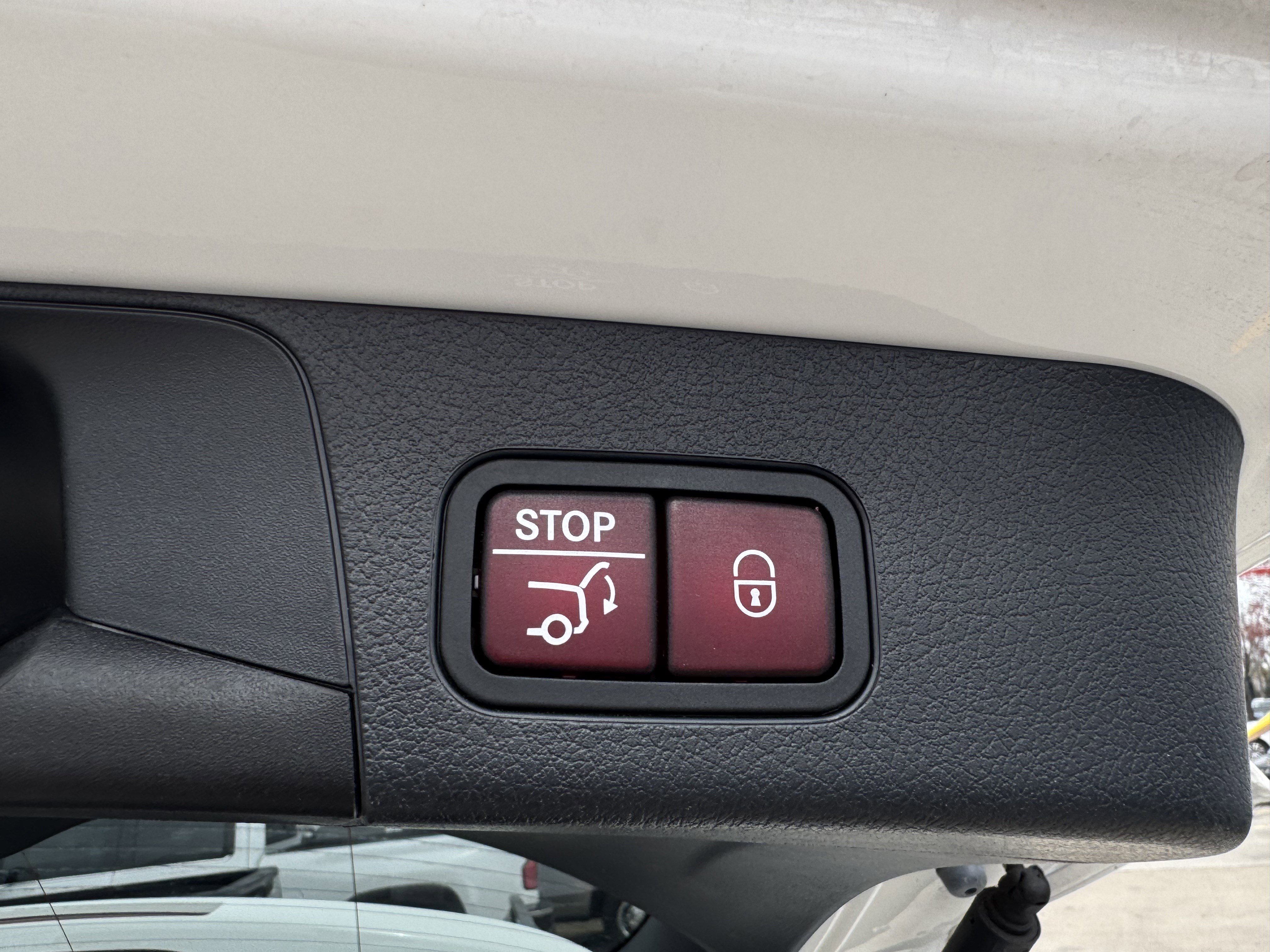 Used 2023 Mercedes-Benz GLB 250 image 9