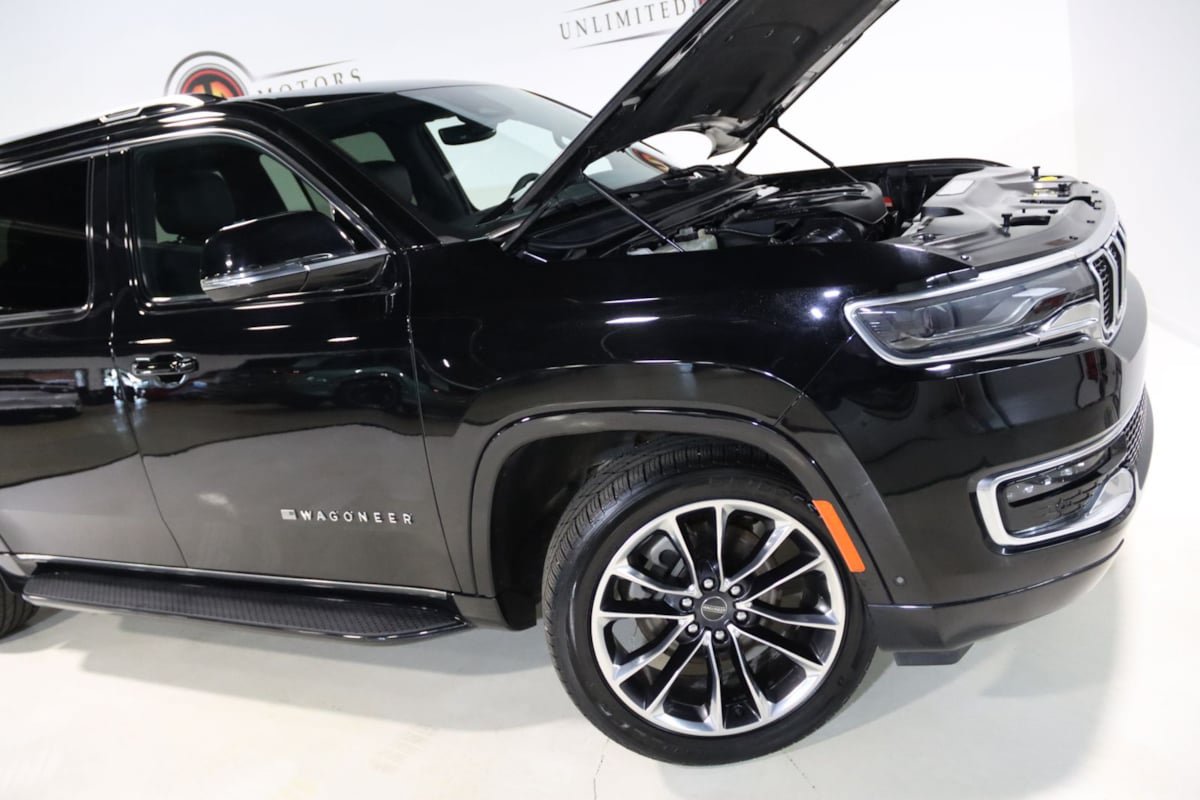 Used 2023 Jeep Wagoneer L Series II w/ Premium Group I AWD/4WD image 70