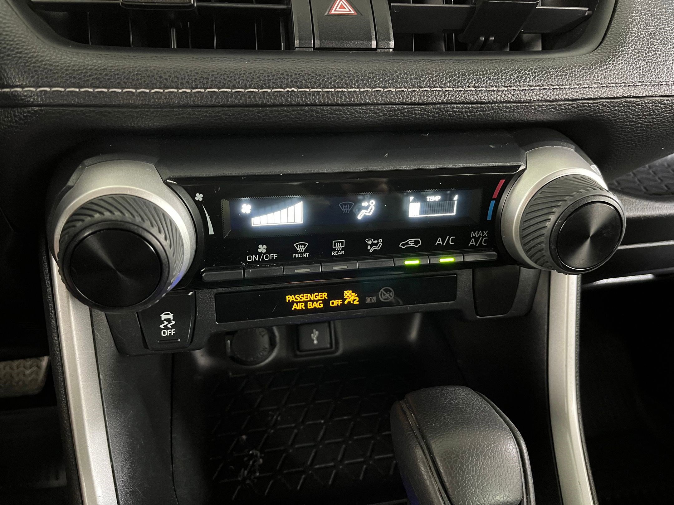 Used 2021 Toyota RAV4 LE image 23