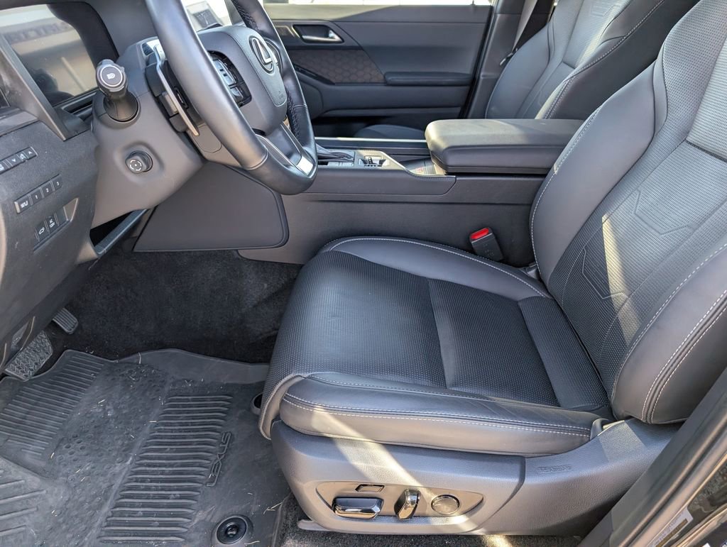 Used 2024 Lexus GX 550 image 11