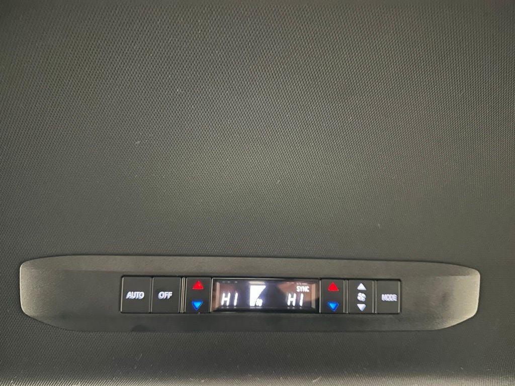 Used 2025 Toyota Sienna XSE FWD image 51