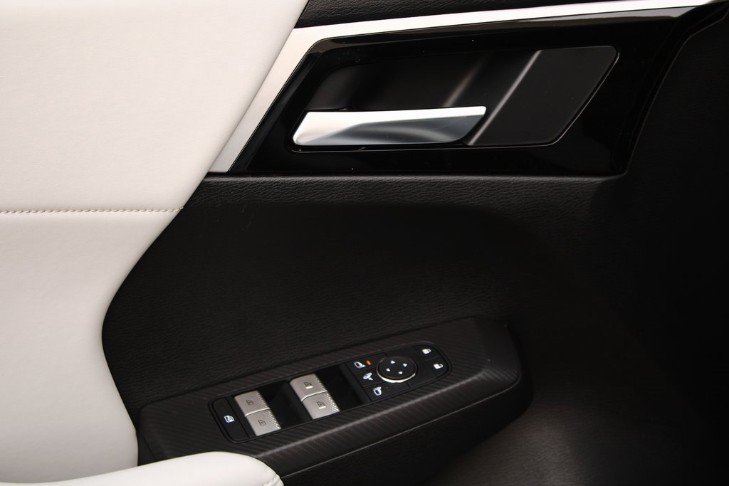 New 2025 Mitsubishi Outlander SE image 11