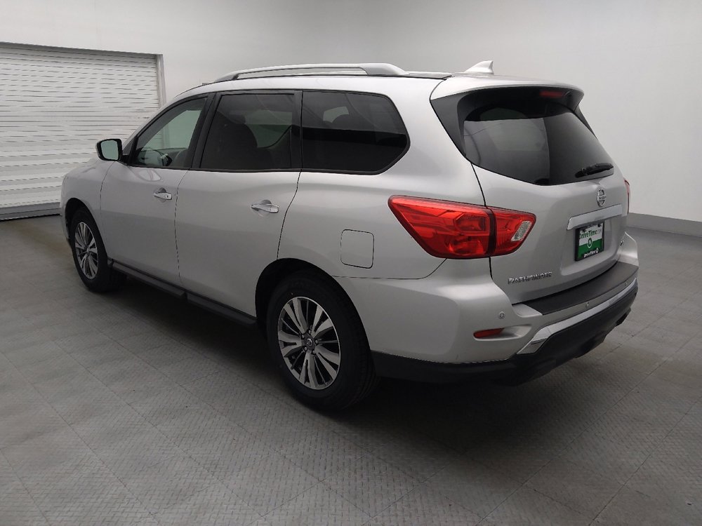 Used 2019 Nissan Pathfinder SV image 3