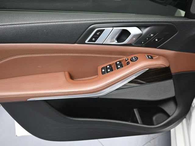 Used 2020 BMW X5 M50i w/ Premium Package AWD/4WD image 5