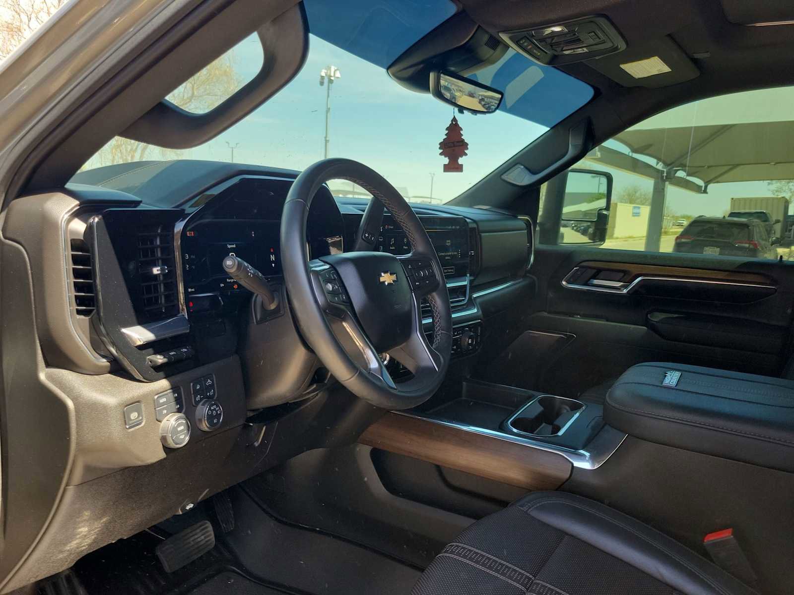 Used 2024 Chevrolet Silverado 3500 High Country w/ High Country Premium Package image 2