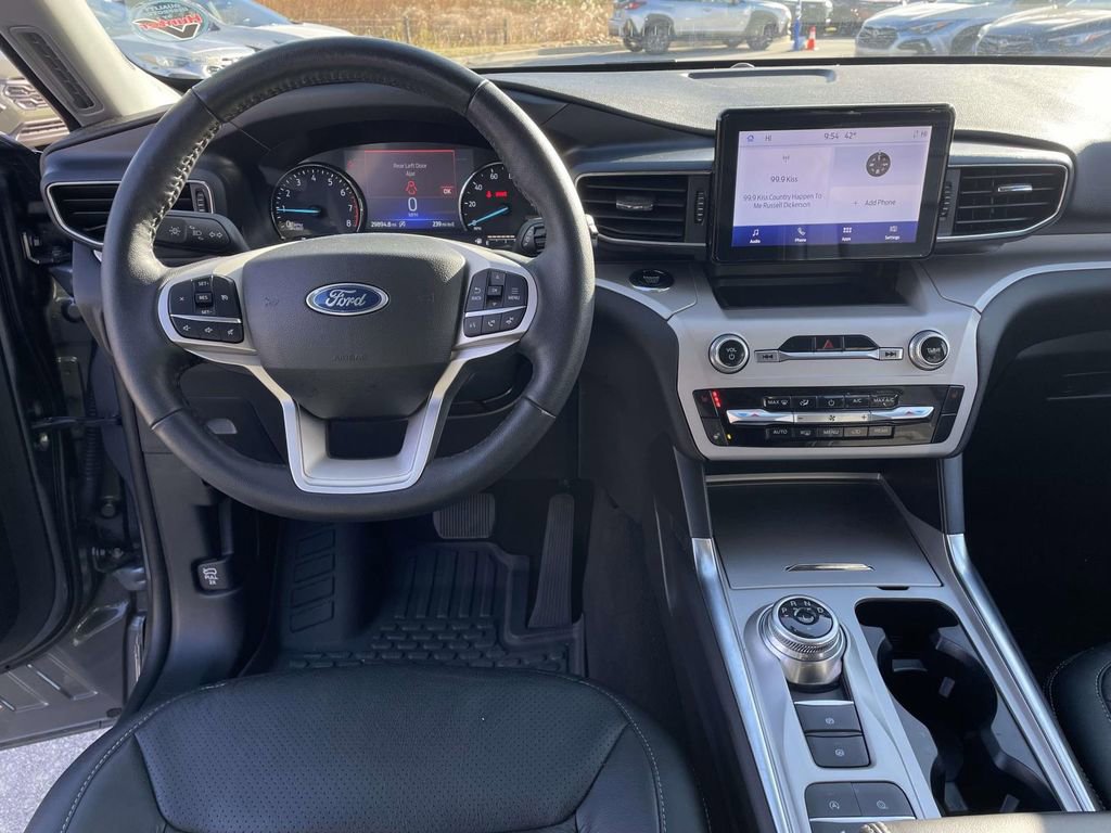 Used 2023 Ford Explorer XLT w/ Equipment Group 202A image 4
