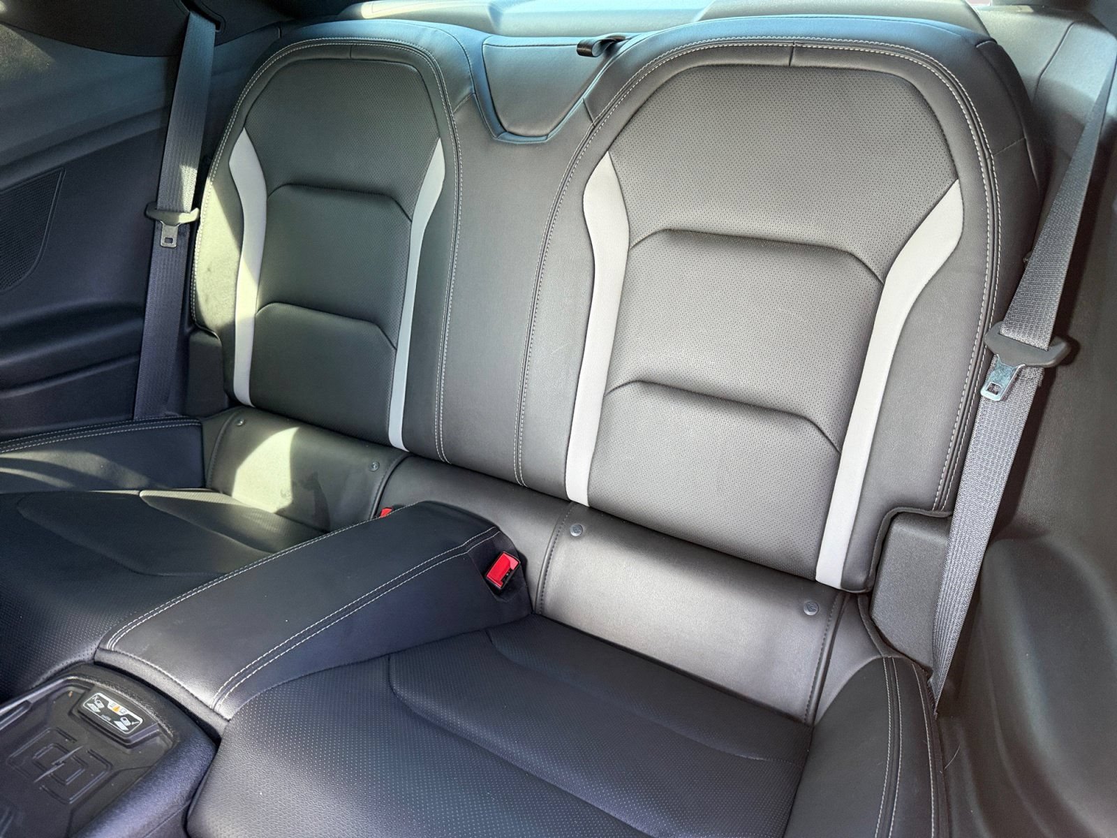 Used 2018 Chevrolet Camaro SS RWD image 13