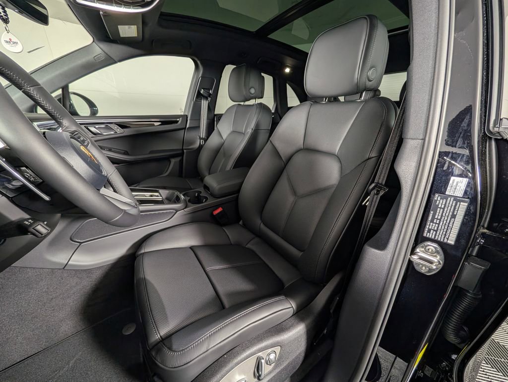 New 2026 Porsche Macan image 5