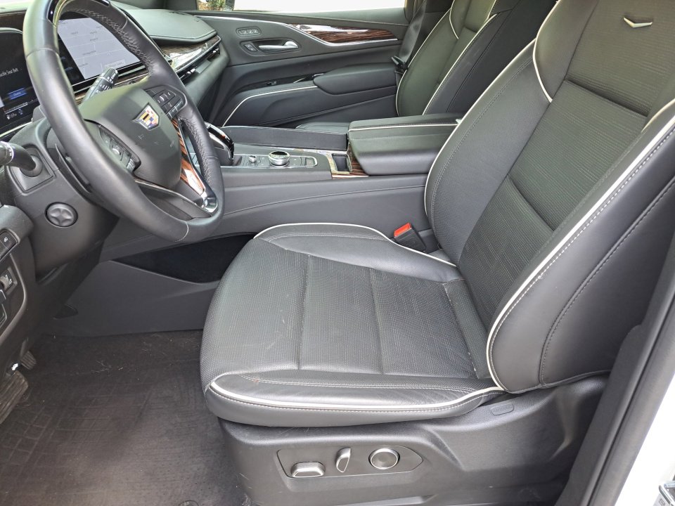 Certified 2024 Cadillac Escalade Premium Luxury w/ Performance Package image 9