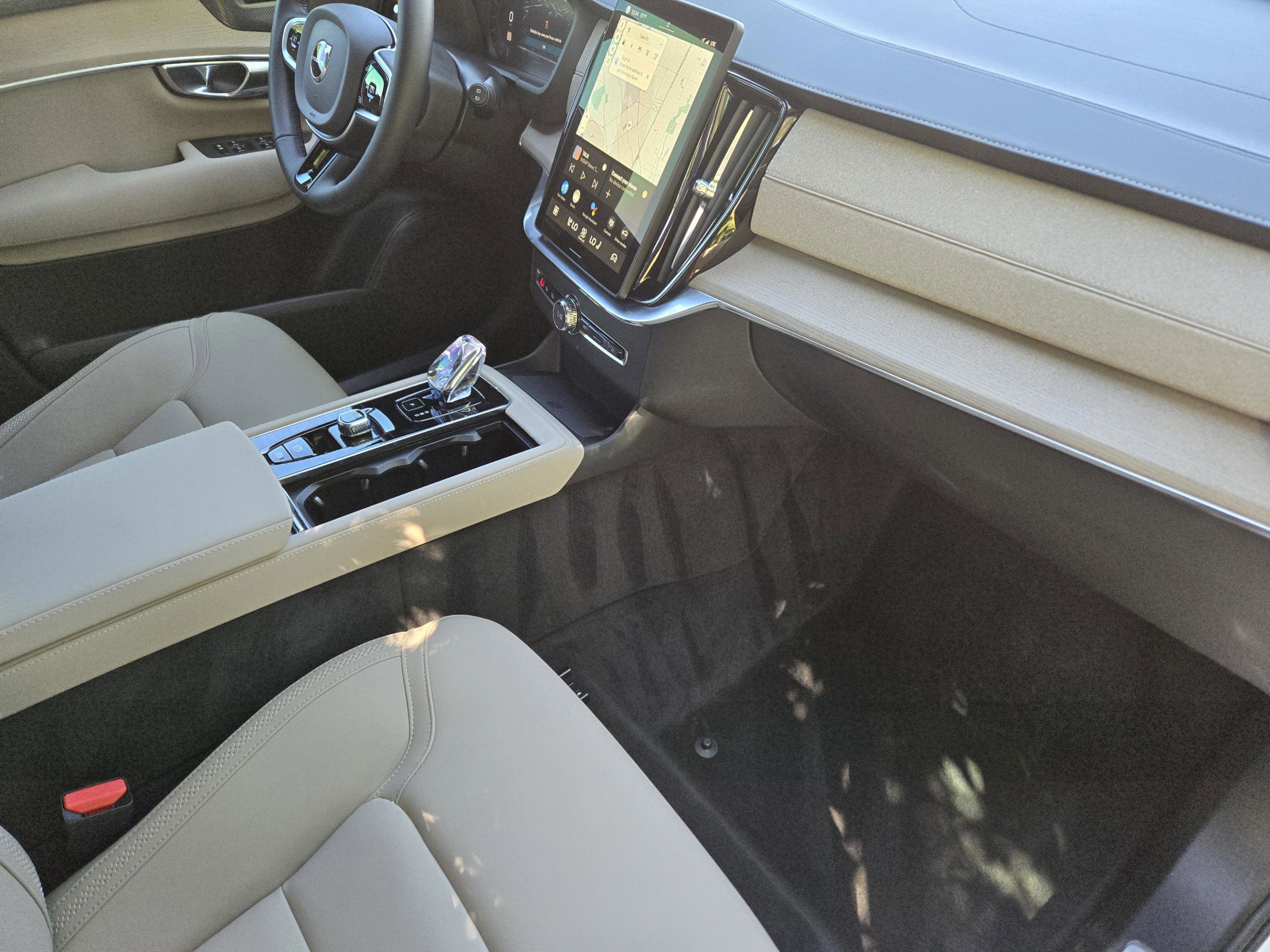 Certified 2025 Volvo XC90 T8 Plus w/ Protection Package Premier image 13