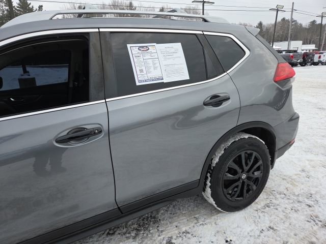 Used 2017 Nissan Rogue SV image 32