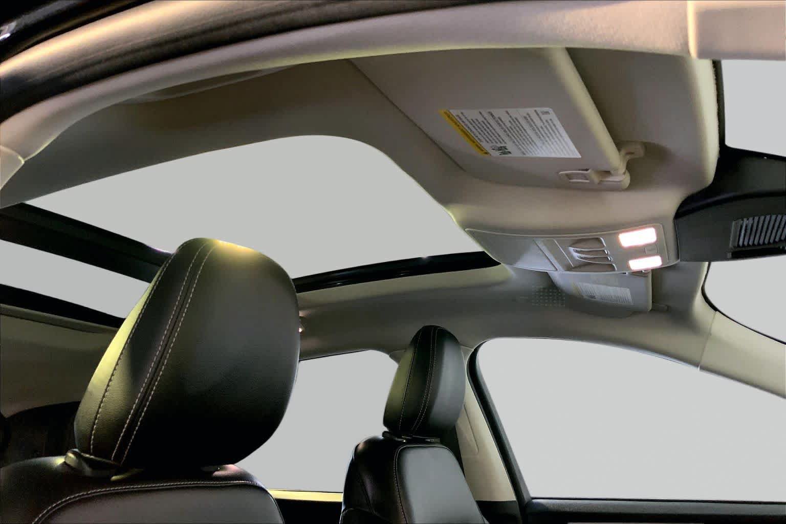 Used 2022 Ford Escape SEL w/ Technology Package FWD image 14