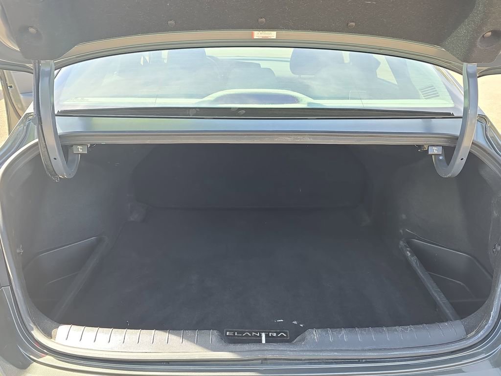 Certified 2024 Hyundai Elantra SE image 12