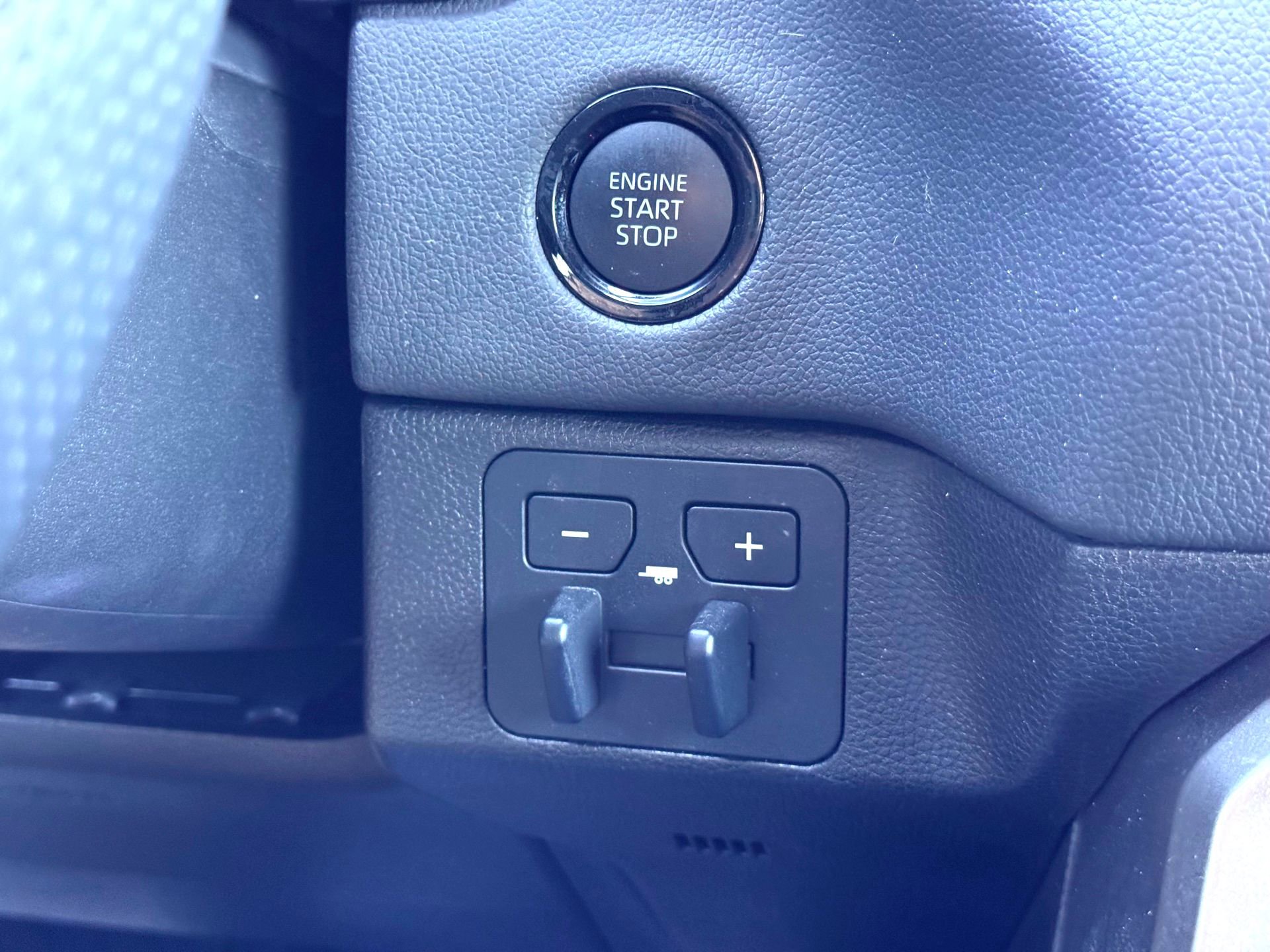 Used 2025 Toyota Tundra Limited image 34