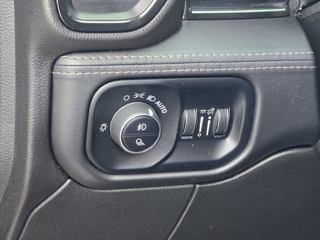 Used 2022 RAM 2500 Limited AWD/4WD image 41