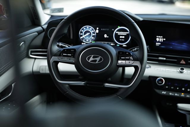 Certified 2025 Hyundai Elantra Limited FWD image 27