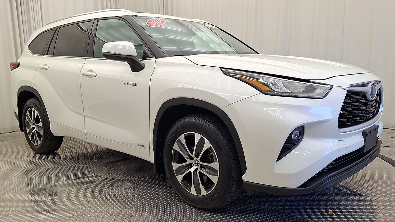 Certified 2020 Toyota Highlander XLE AWD/4WD image 9