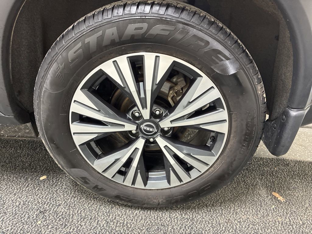 Used 2023 Nissan Rogue SV image 7