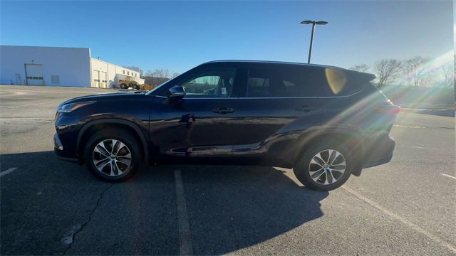 Used 2021 Toyota Highlander XLE image 5