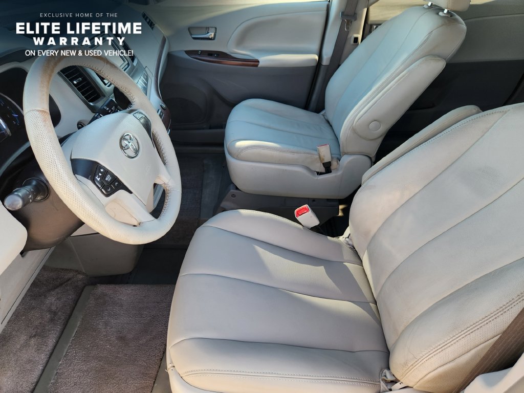 Used 2014 Toyota Sienna XLE FWD image 12